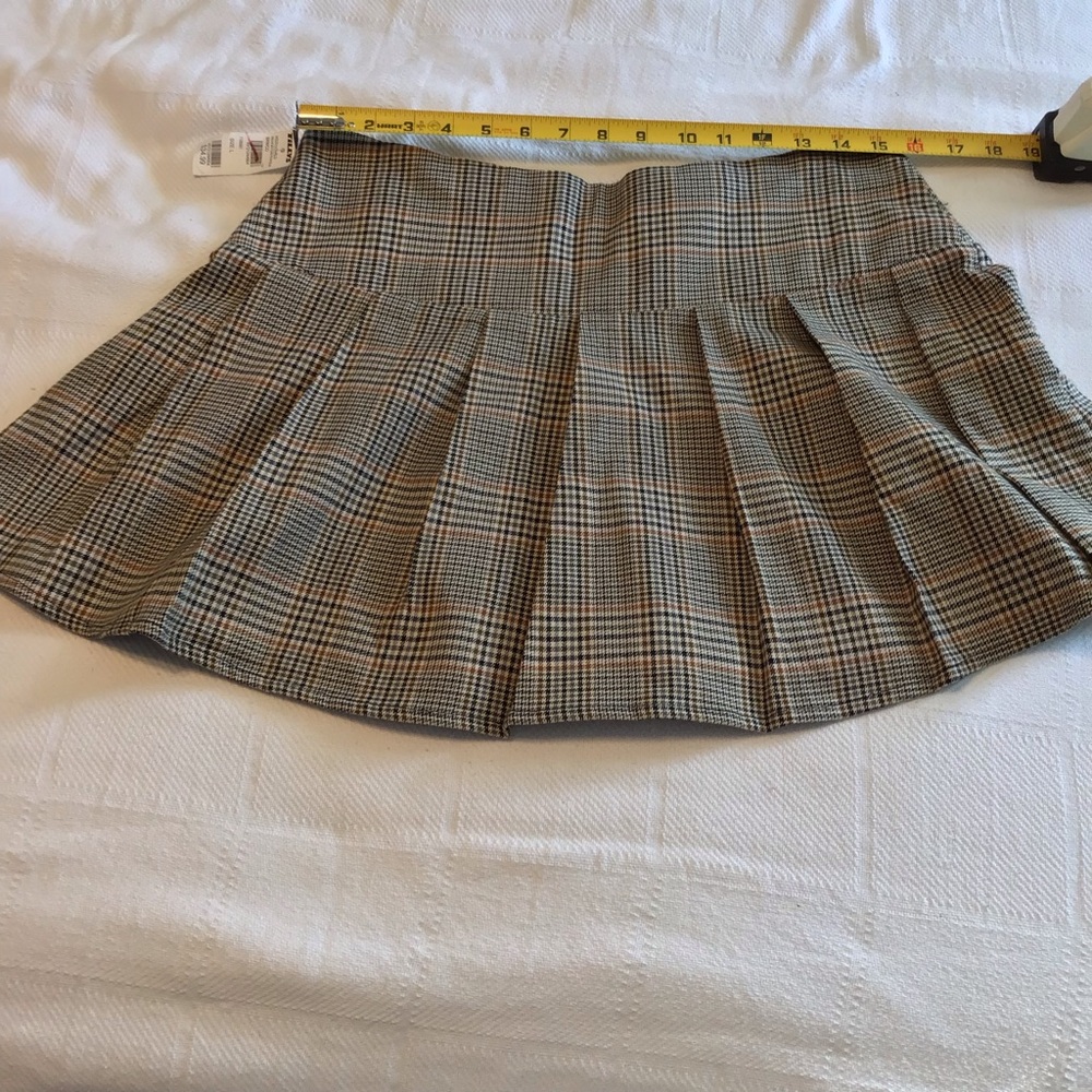 SOLD ON ANOTHER PLATFORM RSQ Tan Pleated Mini Skirt Houndstooth Preppy Sz L